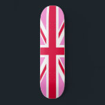 Skateboard GAY PRIDE britannique (Union Jack rose) (Drapeau b<br><div class="desc">Cette conception présente une version de l'Union Jack, le drapeau national du Royaume-Uni, en rose, pour le soutien de l'express au Gay pride. Il est parfois surnommé le "Jack rose".</div>