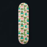 Skateboard Géométrique Moderne Vert & Pêche<br><div class="desc">Un motif géométrique moderne dans des nuances de vert et de rose. Inspiré par le design du milieu du siècle dernier,  ce motif présente des formes audacieuses et des cercles dans un style graphique moderne.</div>