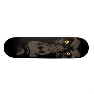 Skateboard Gorille dans le noir