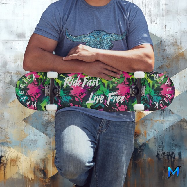 Skateboard Graffiti néon et devise 'Ride Fast Live Free' blan (Créateur téléchargé)