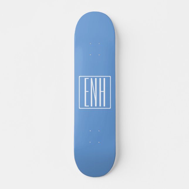Skateboard Gras moderne 3 initiales Monogramme | Bleu doux (Devant)