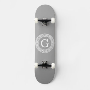 Skateboard Gris foncé blanc clé grecque cadre Rnd initial Mon