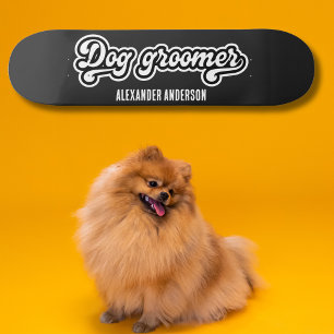 Skateboard Groomer de chien noir et blanc