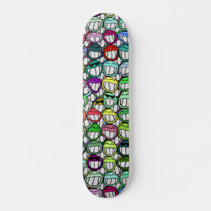 SKATEBOARD GROUPE DE FACES DE SOURIRE COOL