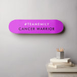 Skateboard Guerrier du cancer | Nom de l'équipe Hashtag Moder<br><div class="desc">Simple et élégant "#TeamEmily" "Cancer Warrior", un skateboard de la typographie minimaliste moderne en rose et noir chaud. Le nom de l'équipe du hashtag peut être personnalisé avec le nom de votre ami ou de l'être aimé pour montrer son soutien, sa solidarité et sensibiliser. Le message peut également être customisé...</div>