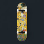 Skateboard Gustav Klimt The Kiss Vintage<br><div class="desc">Gustav Klimt Le Kiss Vintage Art Nouveau Peinture Le Kiss (En allemand : Der Kuss) a été peint par le peintre symboliste autrichien Gustav Klimt entre 1907 et 1908, le point culminant de sa période d'or, lorsqu'il peignit un certain nombre d'oeuvres dans un style doré similaire. Le tableau est largement...</div>
