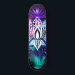 Skateboard Hipster Retro Tech Turquoise Lotus Feuilles de fle<br><div class="desc">Ce design hipster et cool est parfait pour la femme de choeur. Il présente une fleur de lotus dessinée à la main et des feuilles tropicaux dans un recouvert d'un néon violet et d'un turquoise vert peint sur un arrière - plan violet de prune foncé. C'est unique, original et bohème...</div>