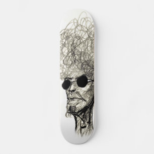 Skateboard Homme aux cheveux bouclés avec lunettes noires