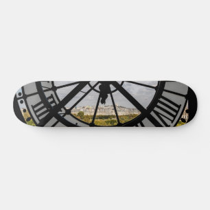 Skateboard Horloge géante en verre au Musée d'Orsay - Paris