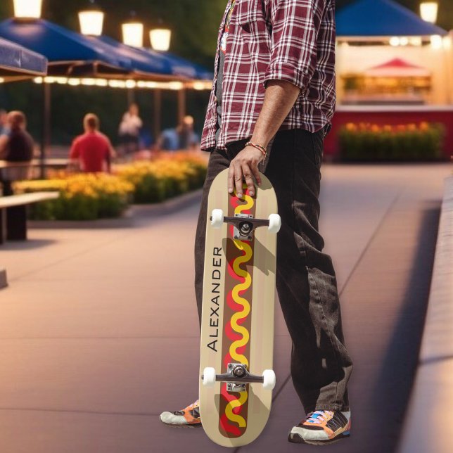 Skateboard Hot Dog Colorful Food Nom personnalisé (A personalized skateboard, designed like a giant hot dog)