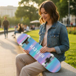 Skateboard Iridescente Moderne Fille Rose Bleu Personnalisé<br><div class="desc">Iridescente Moderne Fille Rose Bleu Personnalisé dispose d'un arrière - plan moderne coloré irisé en rose,  violet et bleu avec votre nom personnalisé. Personnalisez en modifiant le texte dans la zone de texte fournie. Conçu par ©Evco Studio www.zazzle.com/store/evcostudio</div>