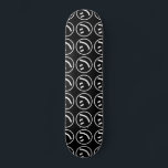 Skateboard Katakanas de Tsu Kana de ㋡ Emoji de<br><div class="desc">Japonais de sourire de katakanas de Tsu Kana de ㋡ Emoji/émoticône/marque de visage d'art textes ASCII de Kaomoji (顔文字).

Les trotteurs de globe se spécialise dans des images idiosyncratiques du monde entier. Voici que vous trouverez les cartes de voeux,  les cartes postales,  les affiches,  le Mousepads et plus uniques.</div>