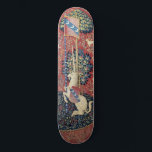 Skateboard La Dame et la licorne, Odeur<br><div class="desc">La Dame et la licorne, l'Odeur (La Dame a la licorne, L'odorat) Tapisserie médiévale (vers 1500). Cette tapisserie fait partie d'une série de six. Chaque tapisserie présente une dame médiévale dans différentes poses. Chaque scène représente l'un des cinq sens, ainsi qu'une sixième scène intitulée Mon Seul Desir (mon seul désir)....</div>