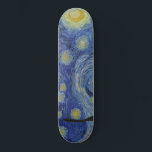 Skateboard La Nuit étoilée (Vincent van Gogh) (Art célèbre)<br><div class="desc">Ce dessin présente une célèbre peinture du peintre post-impressionniste néerlandais Vincent van Gogh (1853-1890). Il représente la vue depuis la fenêtre orientée à l'est de sa chambre d'asile à Saint-Rémy-de-Provence, juste avant le lever du soleil ; van Gogh y ajoute également un village imaginaire. "La Nuit étoilée" est l'un des...</div>