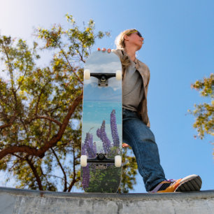 Skateboard lavande sur le lac