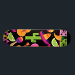 Skateboard Le cactus de sombrero de partie de fiesta chaule<br><div class="desc">Conception mexicaine de collage de partie de fiesta avec les sombreros, le cactus de Saguaro, les chaux, les poivrons, les guitares, les maracas et plus. partie "de "hispanique" des festivals" "Cinco De Mayo" de "sombreros" de "maracas" de "cactus" de saguaro du sud-ouest" ""de guitares mexicaines" "de partie" de fiesta mexicaine,...</div>