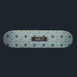 Skateboard Le motif nautique | de chat et de chien ajoutent<br><div class="desc">C'est une illustration d'un chat et d'un chien habillés dans des costumes de marin. Elle a été colorée dans l'aquarelle et transformée en motif. Il y a également une ancre et un phare à l'arrière-plan.</div>