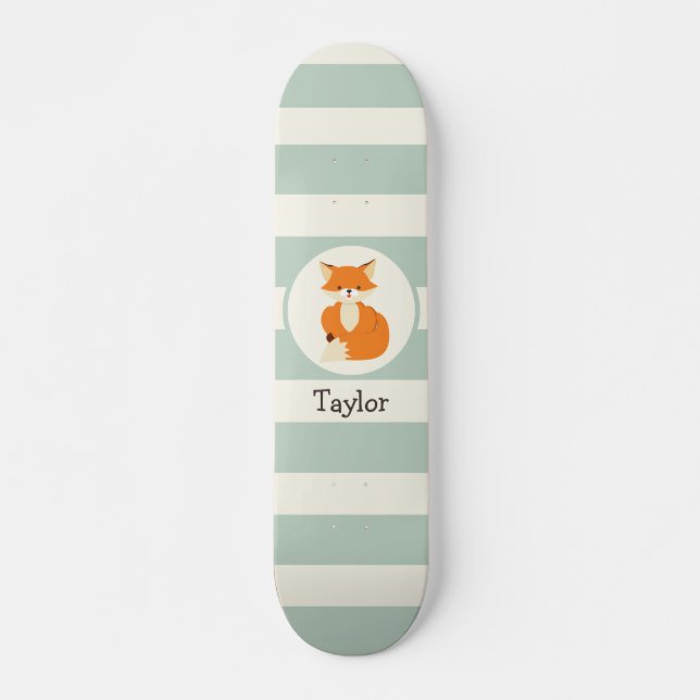 Skateboard Le renard boisé mignon sur Sage Green Stripes (Devant)