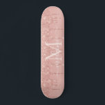 Skateboard Lettre de nom personnalisée rose Parties scintilla<br><div class="desc">Skateboards avec Monogramme personnalisé Lettre et nom Rose texte Parties scintillant dorée étincelante Anniversaire personnalisé - Anniversaire ou Mariage Skateboard / Cadeau / Fournisseur - Ajouter votre lettre / Nom - Texte ou Supprimer - Faire votre cadeau spécial - Redimensionner et déplacer ou ajouter du texte / des éléments avec...</div>