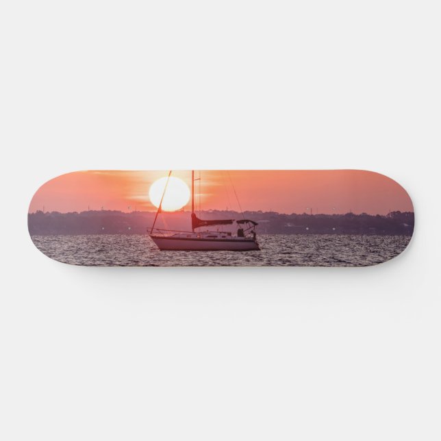 Skateboard Lever de soleil sur un voilier (Horz)
