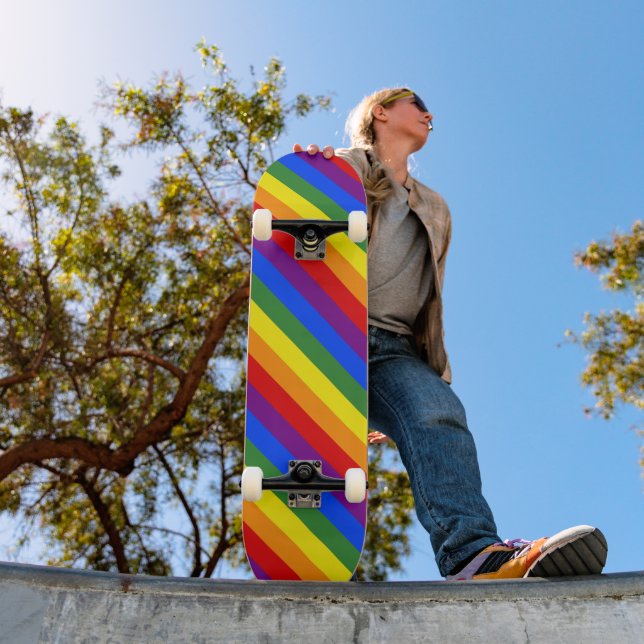 Skateboard LGBT Pride Diagonal Rainbow Stripe Motif (Extérieur 1)