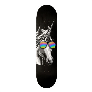 Skateboard Licorne fraîche avec des lunettes de soleil