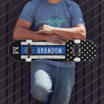 Skateboard Ligne Bleue Mince Police Patriotique Personnalisée<br><div class="desc">Patinage en Ligne Bleue Mince - Drapeau américain en couleurs Police Drapeau, design en détresse. Personnalisez ce skateboard de police avec une initiale monogramme. Ce tablier de skateboard personnalisé est parfait pour la famille de police et d'application de la loi, les diplômes de police et les cadeaux de retraite des...</div>