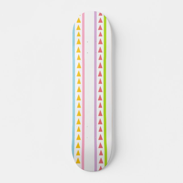 Skateboard Lignes et triangles motif (Devant)