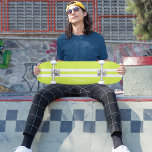 Skateboard Lime Green White Racing Stripes Cool Monogrammé<br><div class="desc">Créez vos propres rayures de course sur mesure, personnalisées, modernes, cool, élégantes, vert citron et blanc estivale, élégant script typographique, meilleur jeu de skateboard en forme d'érable hard rock de qualité. Pour customiser, il suffit de taper votre nom / monogramme / initiales. Pendant que vous ajoutez / concevez, vous pourrez...</div>