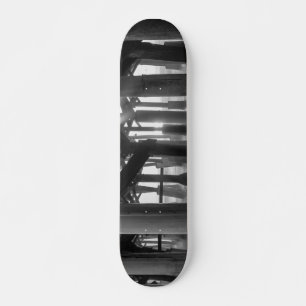 Skateboard Lumière dorée à travers les niveaux de gris