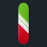 Skateboard Lumineuse Rouge Lime Vert Pente Blanc Stripes De C<br><div class="desc">Ce design moderne et élégant dispose de trois bandes parallèles blanches,  diagonales contre des arrière - plans rouge vif et vert citron.</div>
