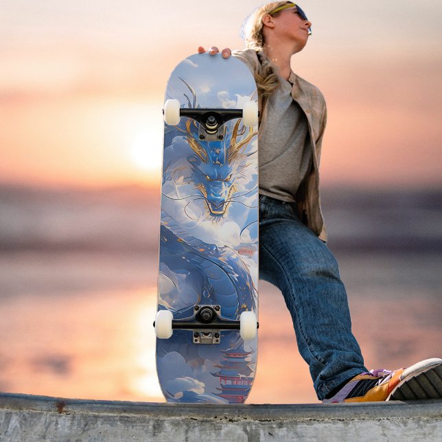 Skateboard Magnifique Dragon D'Or Bleu S'Élevant Au-Dessus De (Créateur téléchargé)