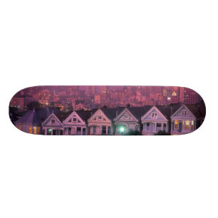 Skateboard Maisons de rangées au coucher du soleil à San Fr