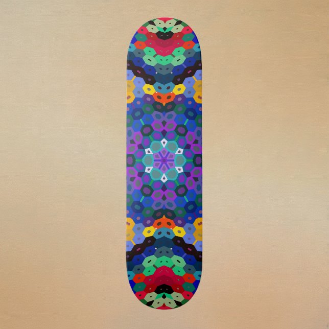 Skateboard Mandala Hexagonal Bleu Jaune Rouge et Vert (Blue Yellow Red and Green Hexagon Mandala Skateboard by Wormhole Orbital)