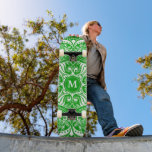Skateboard Mandala vert et blanc de chaux - Monogramme<br><div class="desc">Planches à roulettes. Lime Green et White Mandala motif avec Monogram prêt pour vous à personnaliser. REMARQUE : SEULEMENT CHANGER LES ZONES MODÈLES NÉCESSAIRES! 😀 Si nécessaire, vous pouvez supprimer le texte et commencer à ajouter le texte et la police que vous voulez. 📌 Si vous avez besoin d'une personnalisation...</div>