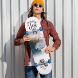 Skateboard Meilleur papa du monde | Photo<br><div class="desc">A la recherche d'un cadeau unique pour papa, parfait pour la fête des pères, les anniversaires ou juste pour dire que je vous aime! Ce design moderne et simpliste présente un texte typographique qui dit "WORLDS BEST DADDY" et votre photo préférée. Vous pouvez modifier le style de police de texte...</div>