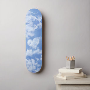 Skateboard Mignonne Nuage En Forme De Coeur Dans Le Ciel Bleu