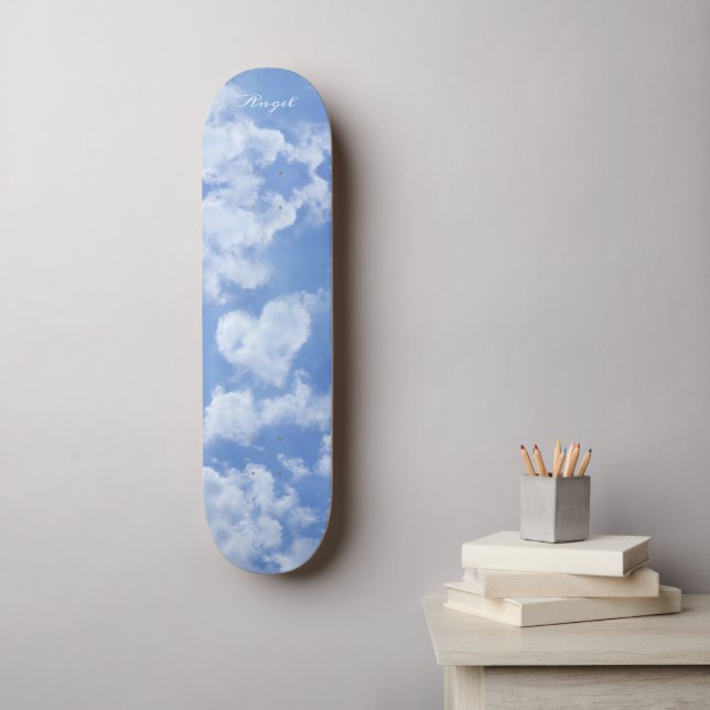 Skateboard Mignonne Nuage En Forme De Coeur Dans Le Ciel Bleu (Art mural)