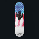 Skateboard *~* Militaire CACTUS Rouge Blanc Bleu<br><div class="desc">*Énergétiquement Amélioré / imprime la silhouette WEST WESTERN CACTUS sur American Flag * Drapeau américain patriotique avec une silhouette WEST WESTERN CACTUS. . Ce design présente le drapeau américain des États-Unis, également connu sous le nom de Vieux Gloire et Étoiles et rayures. Ce motif Watercolor American Flag comprend les couleurs...</div>