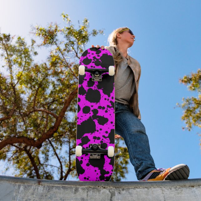 Skateboard Moderne tendance noir et rose (Extérieur 1)