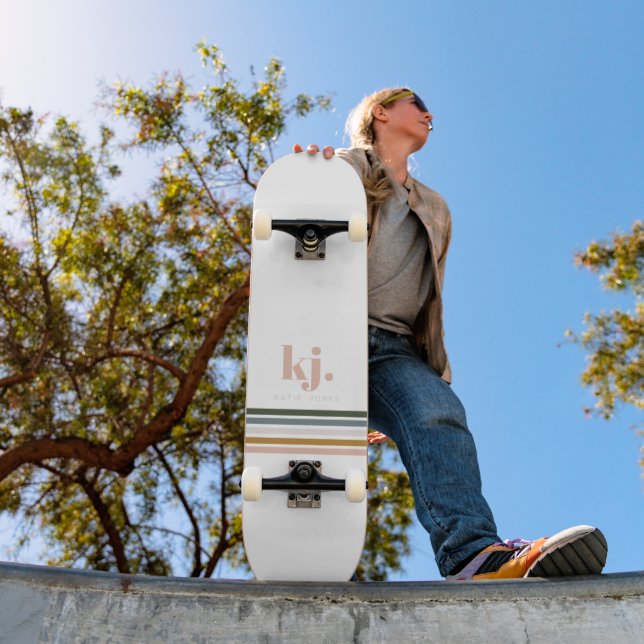 Skateboard Monogramme Bandes Rétro Chic (Extérieur 1)
