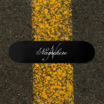 Skateboard Monogramme de nom noir et blanc personnalisé uniqu<br><div class="desc">Personnalisé Unique Noir et Blanc Nom Monogramme Design pour tout le monde.</div>
