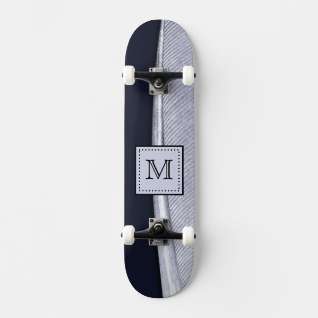 Skateboard Monogramme de plume argenté et marine sophistiqué (Recto)