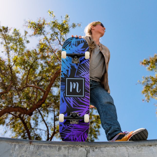Skateboard Monogramme dégradé de bleu à violet feuille tendan (Extérieur 1)