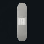Skateboard Monogramme initial | Blanc sur gris clair<br><div class="desc">Classy,  bold et moderne.</div>