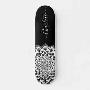 Skateboard Monogramme Motif Mandala noir blanc