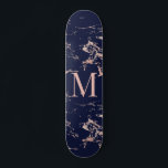 Skateboard Monogramme Rose d'or en marbre bleu Girls Navy<br><div class="desc">Monogramme en marbre bleu Rose or Foil Girly Navy Patinage avec rose en or/rose sur marbre bleu marine et votre monogramme personnalisé. Parfait pour votre fille,  esthétique de luxe.</div>