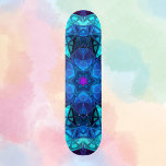 Skateboard Mosaic Kaleidoscope Fleur bleu et violet<br><div class="desc">Cette mosaïque kaléidoscope design de fleurs présente des carreaux bleu et violet brillants. Un design géométrique vif inspiré par les fractales,  les mandalas et les mosaïques en vitraux. Obtenez ce design trippy magnifique maintenant pour votre ami préféré qui aime les couleurs vives!</div>