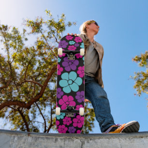 Skateboard Motif à fleurs - rose, violet, bleu et noir