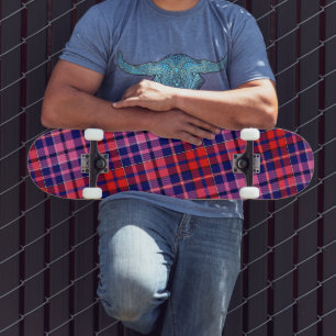 Skateboard Motif carreaux tartan bleu marine rouge rose 